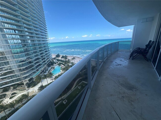 Building Photo - 18911 Collins Ave
