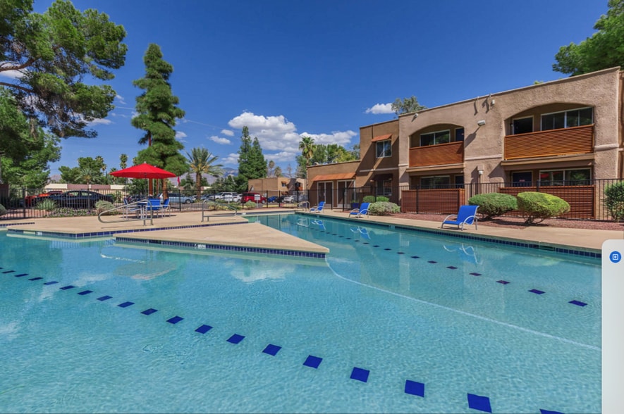 Interior Photo - College Town Tucson