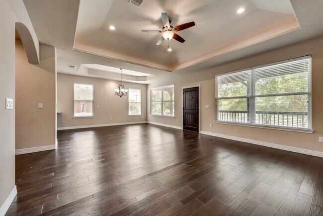 Building Photo - AVAILABLE NOW 4 BEDROOM 2.5 BATH HOME IN A...