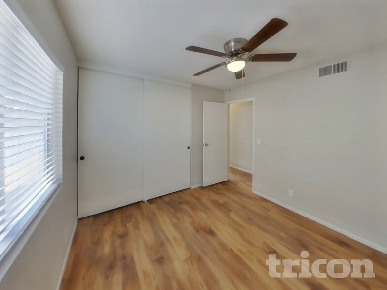 Building Photo - 4078 Deerfield Ave