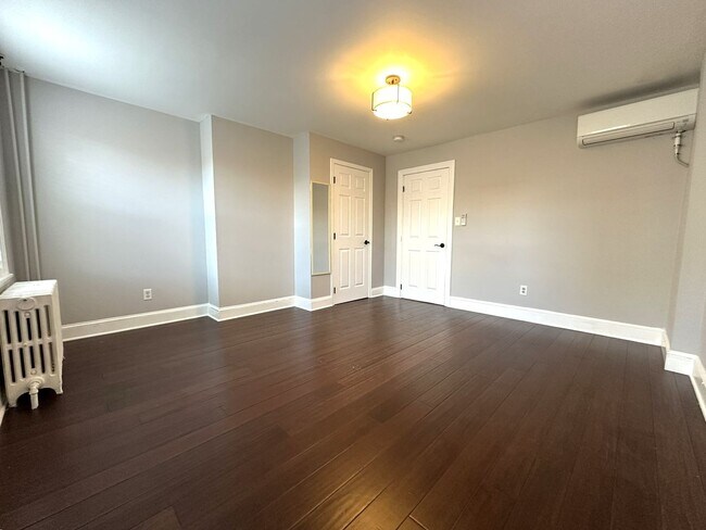 Building Photo - Stunning 4-Bedroom Townhome in the Heart of Fishtown! Available NOW!