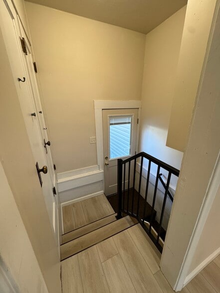 Building Photo - 216 S 11th Ave