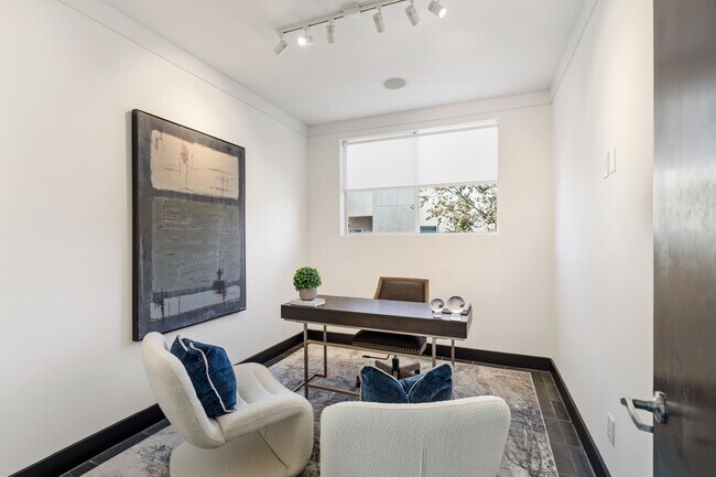 Building Photo - 162 Vieux Carre Dr