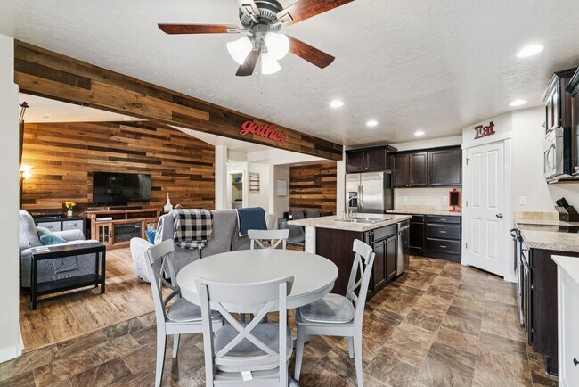 Building Photo - Spacious 4 Bed + Bonus | 3 Bath | 2,760 Sq Ft | Star, Idaho