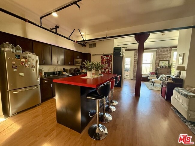 Building Photo - 253 S Broadway