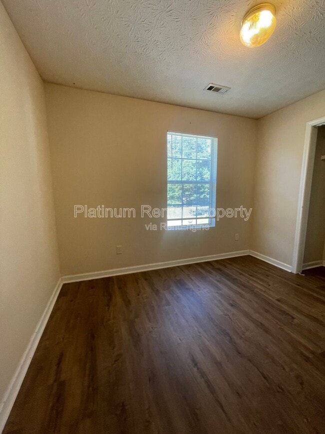 Building Photo - 9260 Golf View Dr