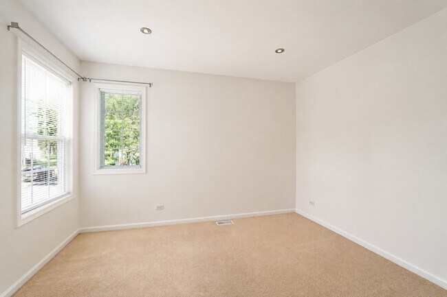 Building Photo - 1347 Winfield Way