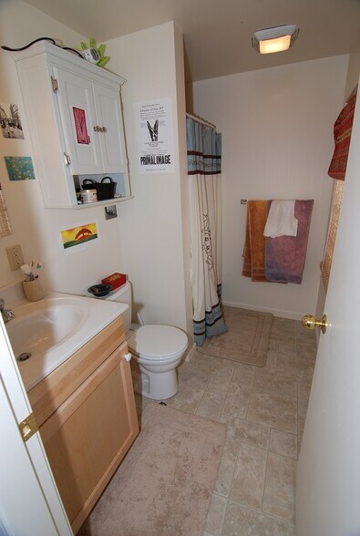 Building Photo - 93 Buell St