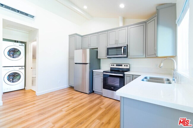 Building Photo - 8326 Beckford Ave