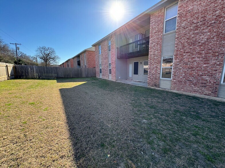 Building Photo - 403 Creek St