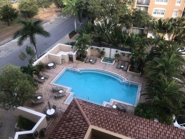 Building Photo - Annual Furnished Rental in Broadway Promen...