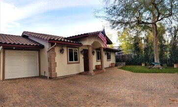 Building Photo - Exquisite 4 Bedroom + Office Single-Level Residence with Pool/BBQ in a Prime South-of-the-Bouleva...