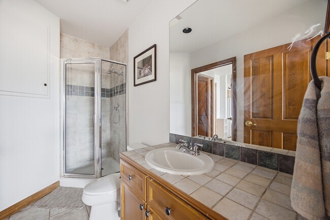 Building Photo - 327 Chapel Pl