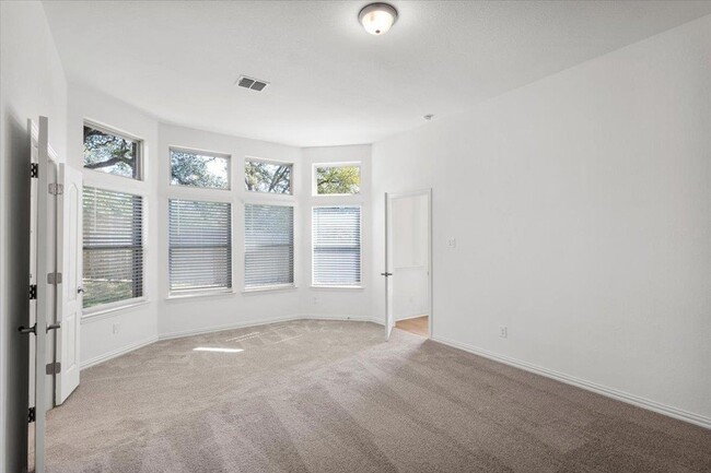 Building Photo - 1425 Cole Ests Dr