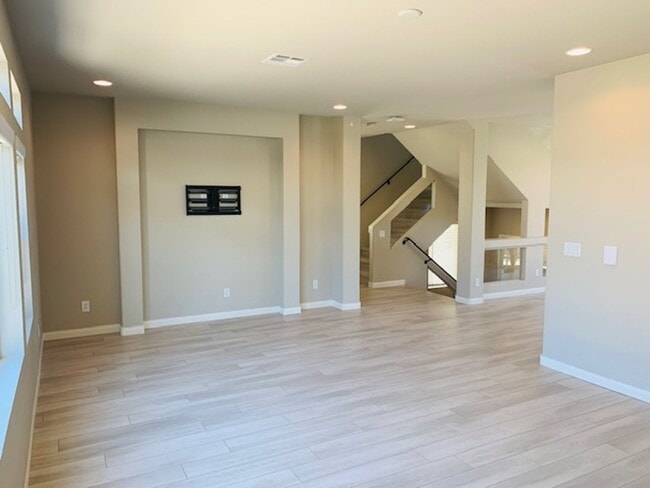 Building Photo - Beautiful Southwest Home with Dual Primary...