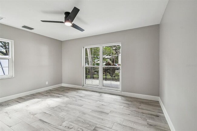 Building Photo - 2 S Treasure Dr