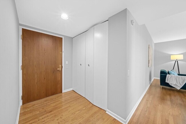 Building Photo - 400 E Ohio St