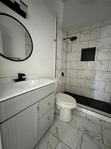 Building Photo - 15140 Oakwood Ln