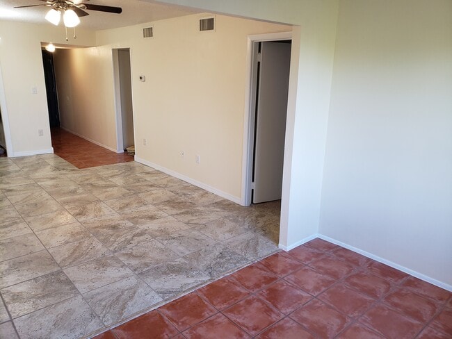 Building Photo - 4107 Lake Bayshore Dr