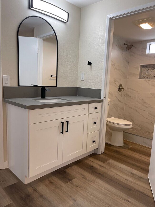 Building Photo - 4870 LongBranch