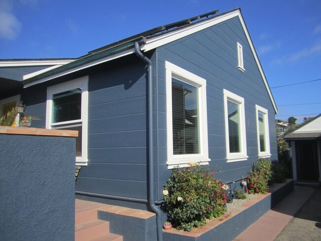 Building Photo - Furnished 2 Bed 1.5 Bathroom in Cayucos!