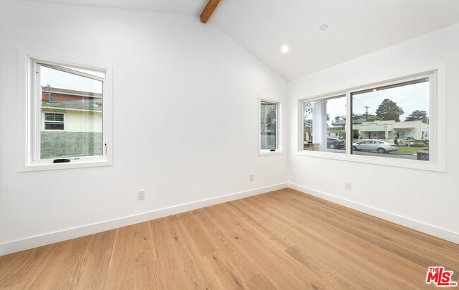 Building Photo - 4285 La Salle Ave