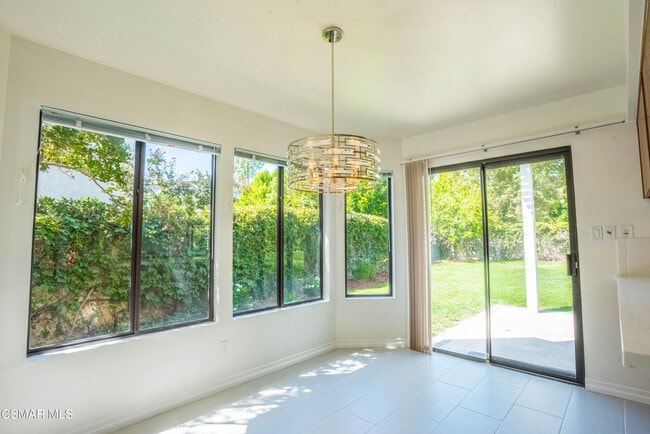 Building Photo - 5627 Middle Crest Dr