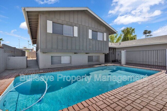 Building Photo - 1333 E Donner Dr