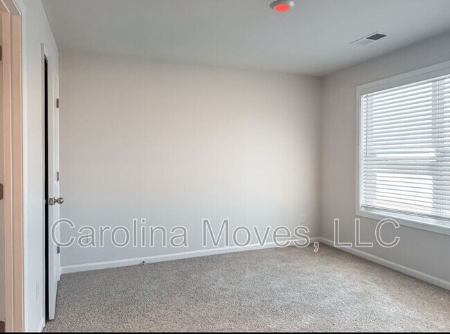 Building Photo - 107 General Store Way