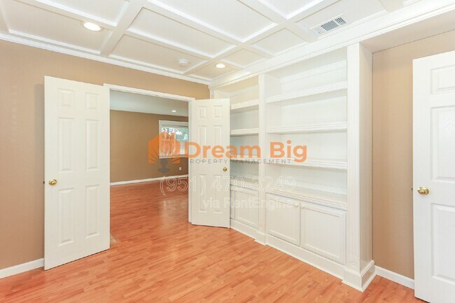 Building Photo - 1493 Evergreen Ave