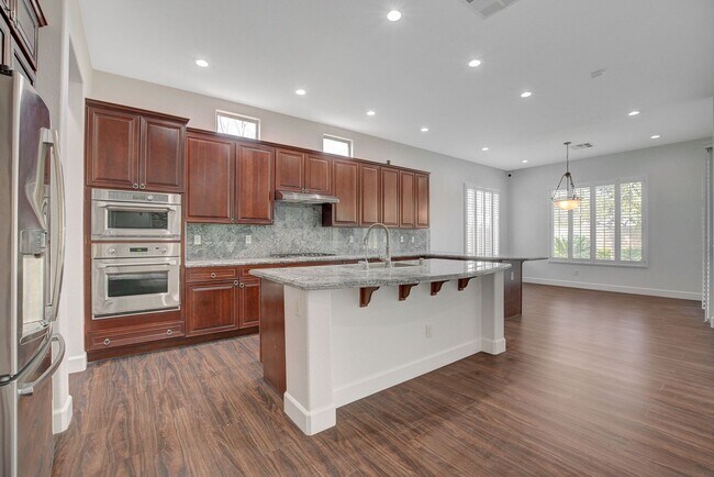 Building Photo - Anthem country Club Golf Community Beauty