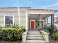 Building Photo - 605 E 16th St