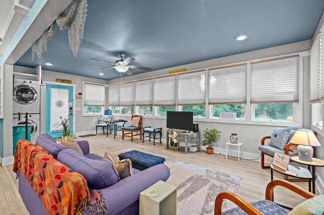 Building Photo - 2585 Fairway Dr SW