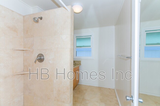 Building Photo - 828 Oneawa St