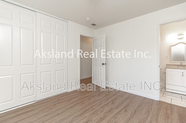 Building Photo - 726 Milestone Dr