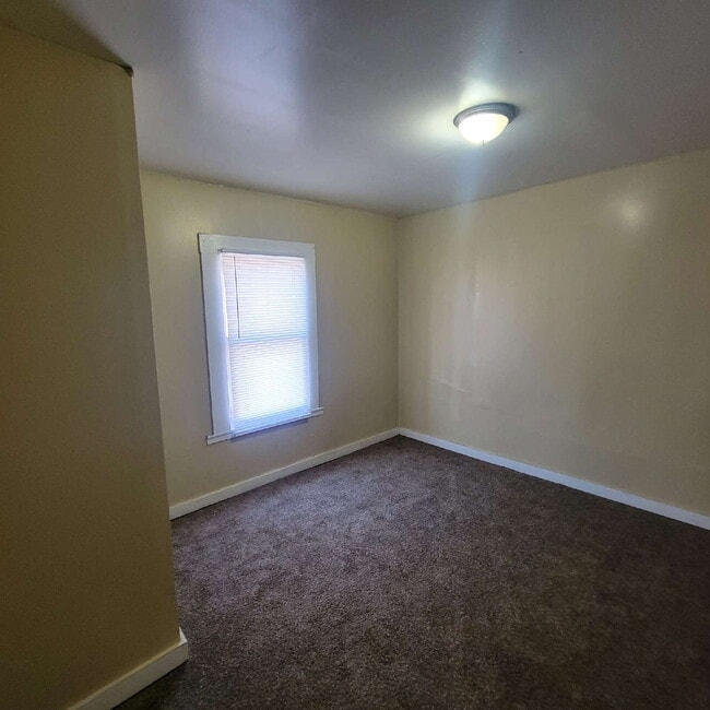 Building Photo - Near Eastside 4BR House ready to RENT!