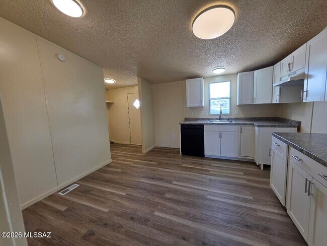 Building Photo - 5606 W Twin Peaks Rd