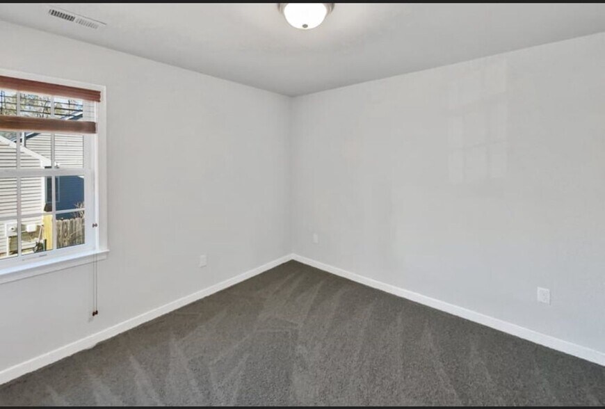 Building Photo - 3912 Harrow Dr