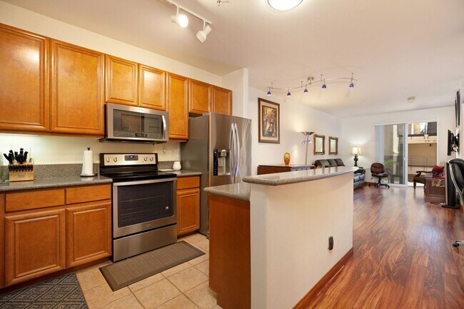 Building Photo - 2 bedroom with flex office space near Convention Center Downtown!