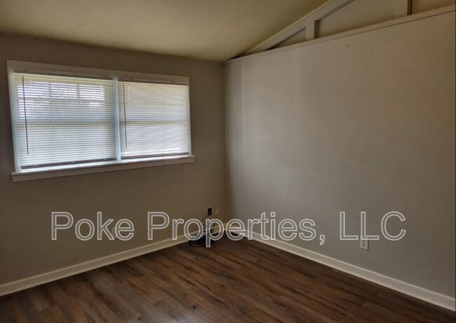 Building Photo - 874 Von Blond