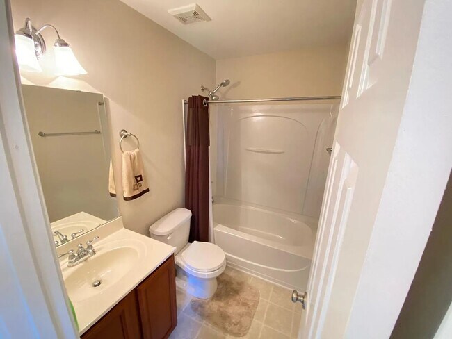 Building Photo - 109 Travertine Crossing