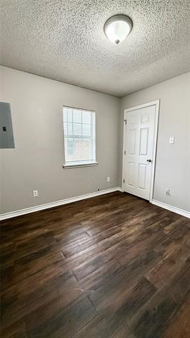 Building Photo - 370 W Park St