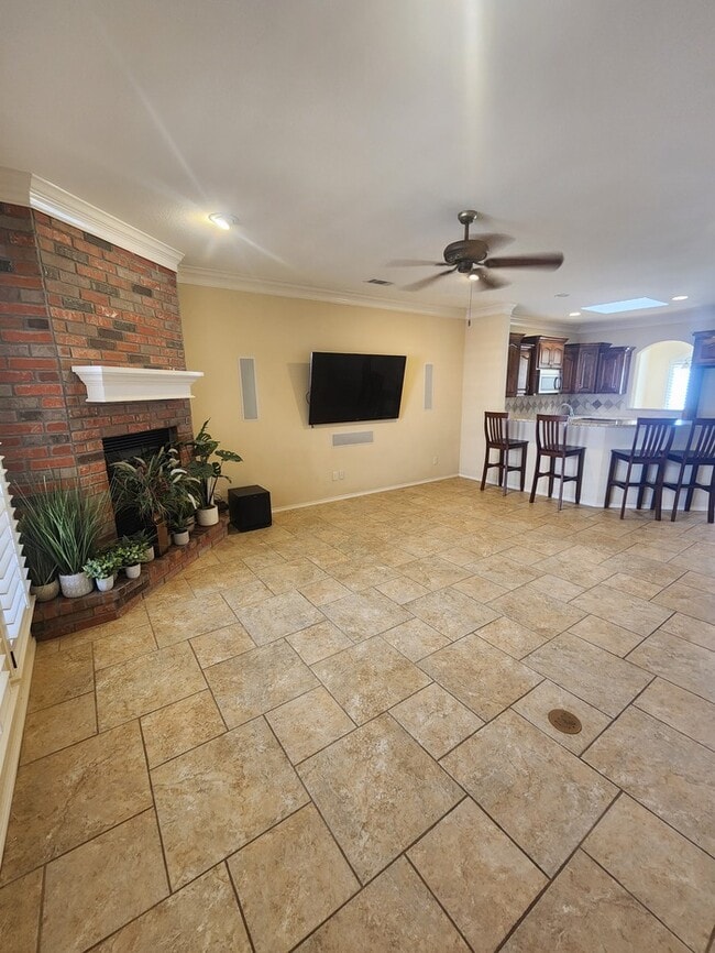 Building Photo - 3 bed 2 bath patio home, 3 car garage!