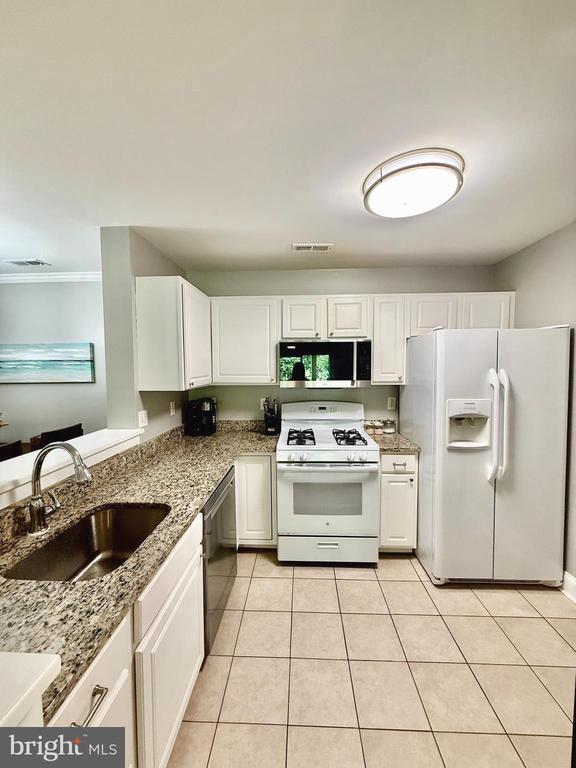 Building Photo - 18825 Sparkling Water Dr