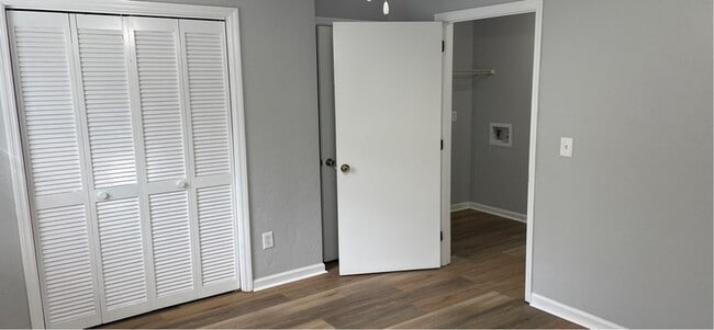 Building Photo - 1229 Continental Ct