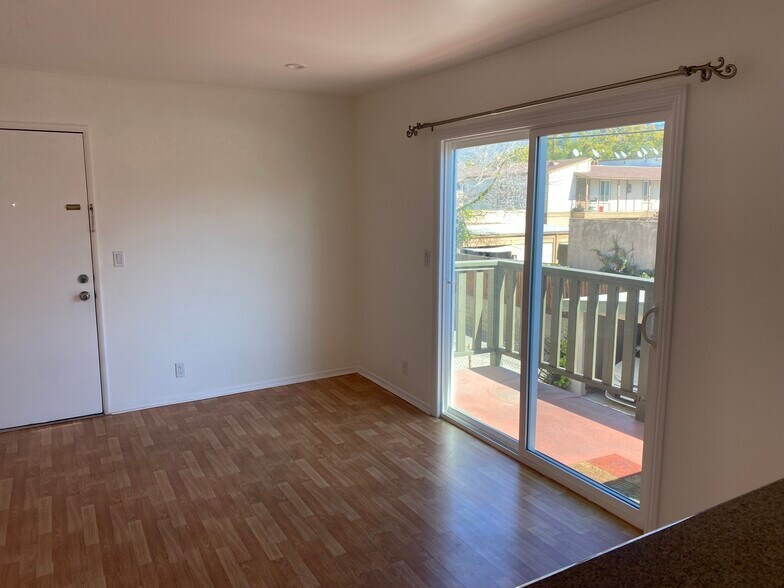 Living Room - 88 N Bonnie Ave