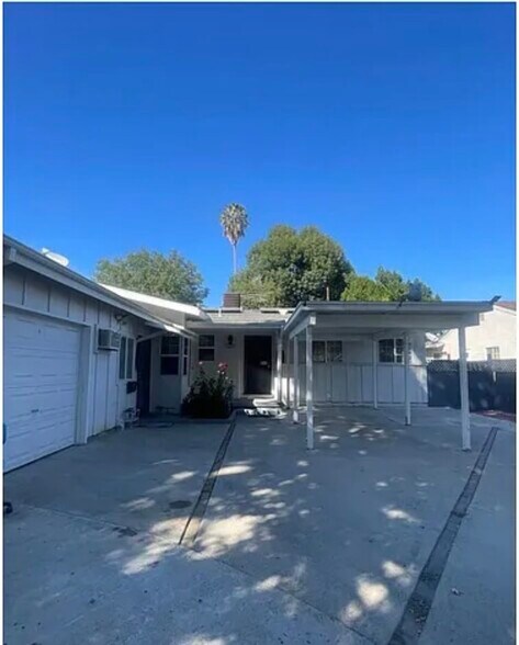 Building Photo - 18247 Schoenborn St