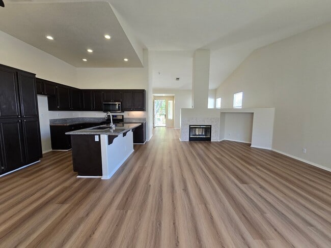 Building Photo - 42534 Coronet Ct