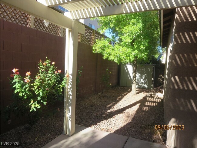 Building Photo - 989 Veranda View Ave