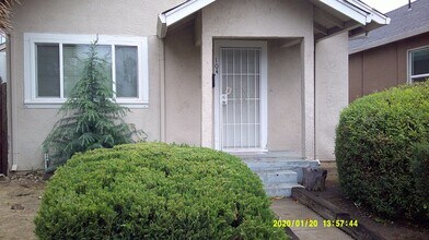 Building Photo - 104 E Walnut Ave